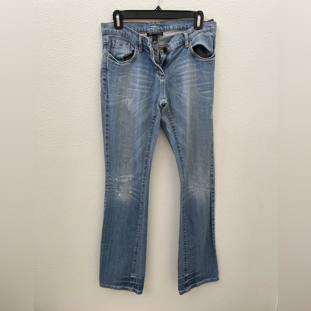 Vintage, Inc, women’s, straight leg, distressed, jeans. Size 6.